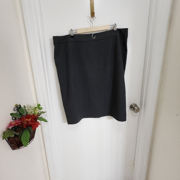 Calvin klein Tailored pencil skirt with defined waistband officewear plu… - Picture 3 of 15